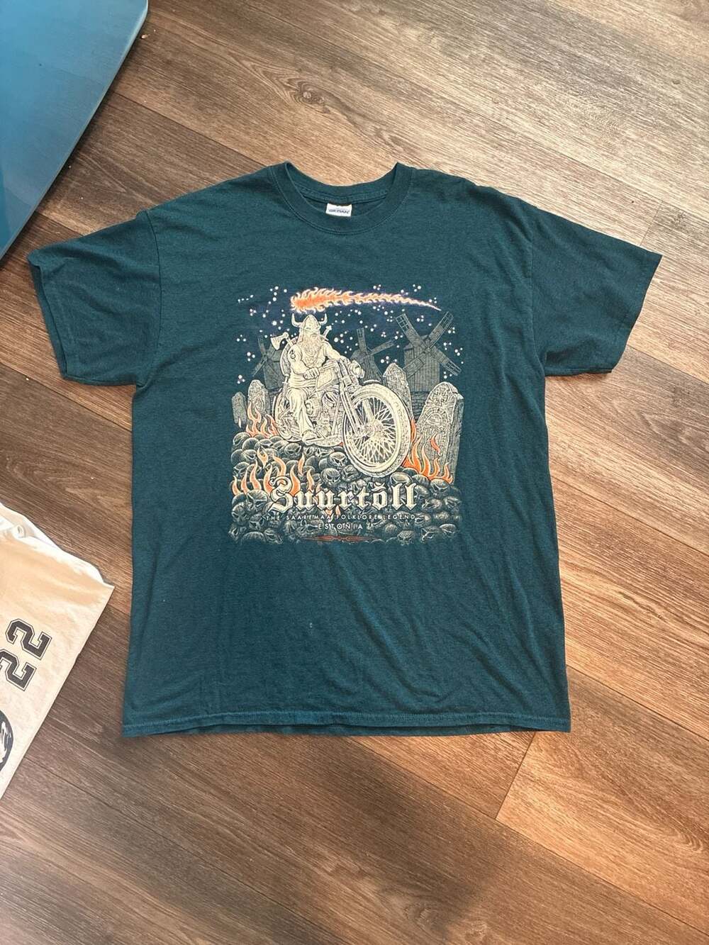 Gildan Suur Töll The Saaremaa Folklore Legend Estonia Viking Biker Graphic T-Shi